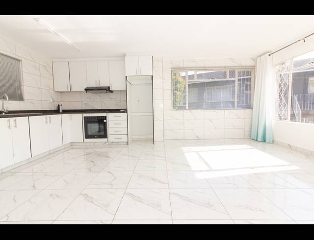 2 BEDROOM APARTMENT FOR SALE IN MALVERN